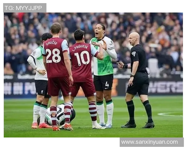 足球明星的辉煌历程与场上风采解析，探寻他们背后的故事与成就