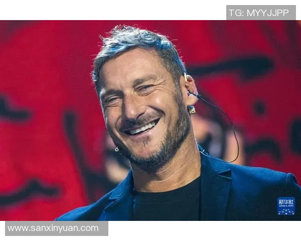 足球明星与球迷亲密互动打造专属头像展现热爱与激情 足球明星与球迷亲密互动打造专属头像展现热爱与激情